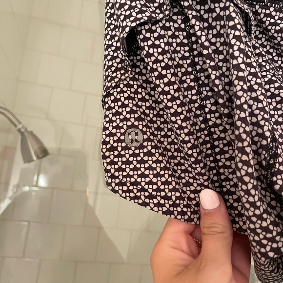 Vintage lululemon speed ups. Size 6 high rise - Picture 3 of 3